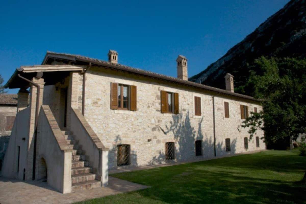 Casa Ridente Nella Valle Del Menotre Con Giardino Pale Exterior foto